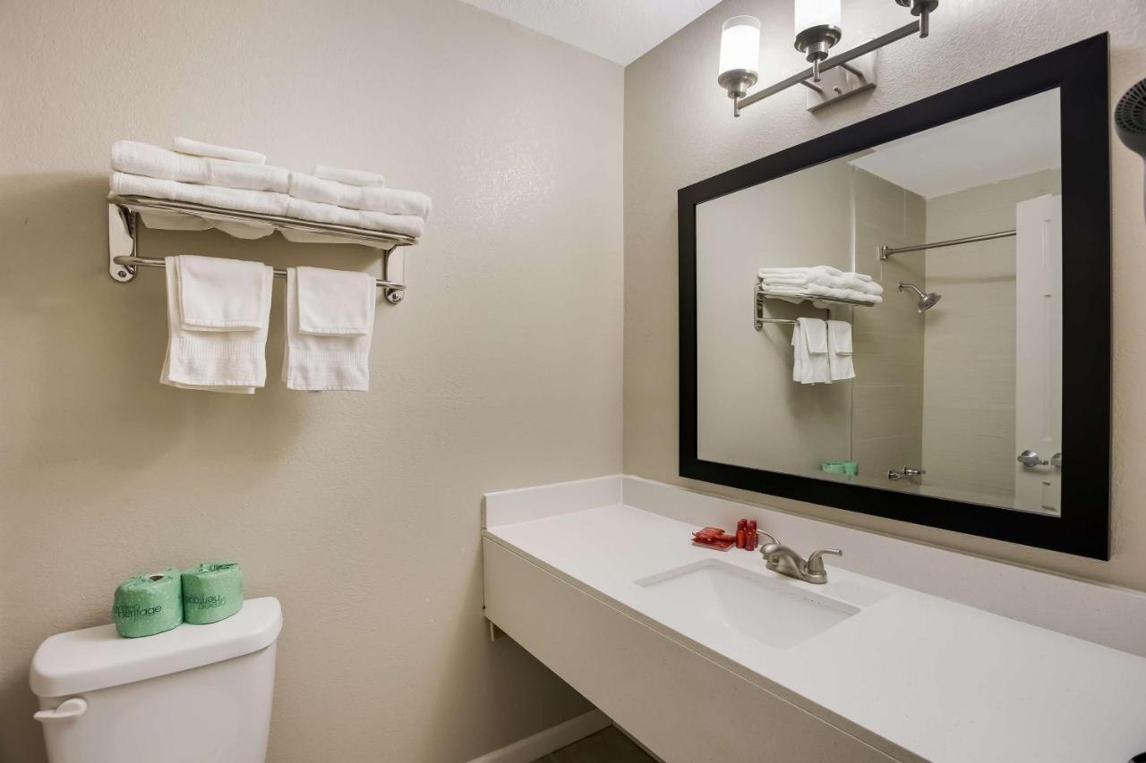 Surestay Hotel By Best Western Higginsville Экстерьер фото